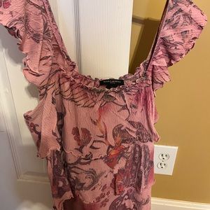 Really cute woman’s top light pink great for Summer